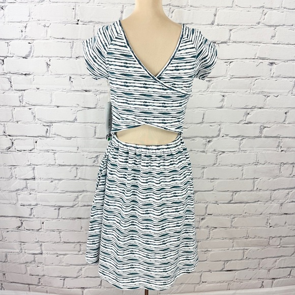 Pact NEW Tie-Dye Stripe Fit & Flare Dress Large Back Detail White Organic Cotton - Picture 2 of 11